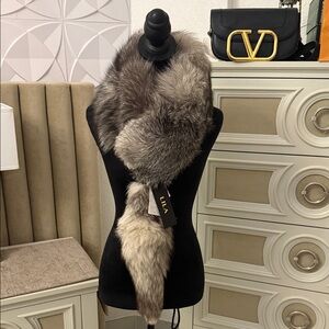 NWT SAGA FOX FUR SCARF